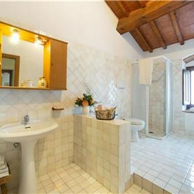 A selection of 2-3 bedroom apartments with shared pool near Florence, Sleeps 4-6